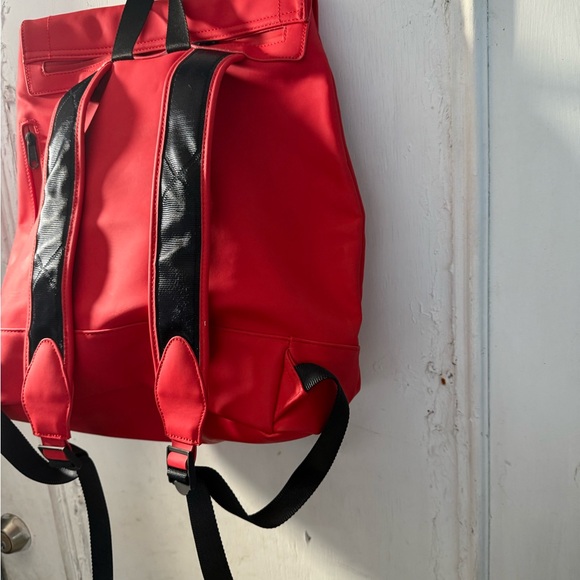 Hunter Bold Red Backpack - Picture 5 of 15